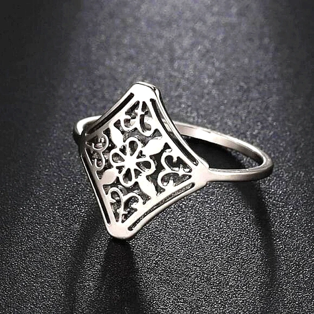 NEW 14k White Gold Plated 316L‎ Cut Out Hollow Filigree Flower Ring, Size 8